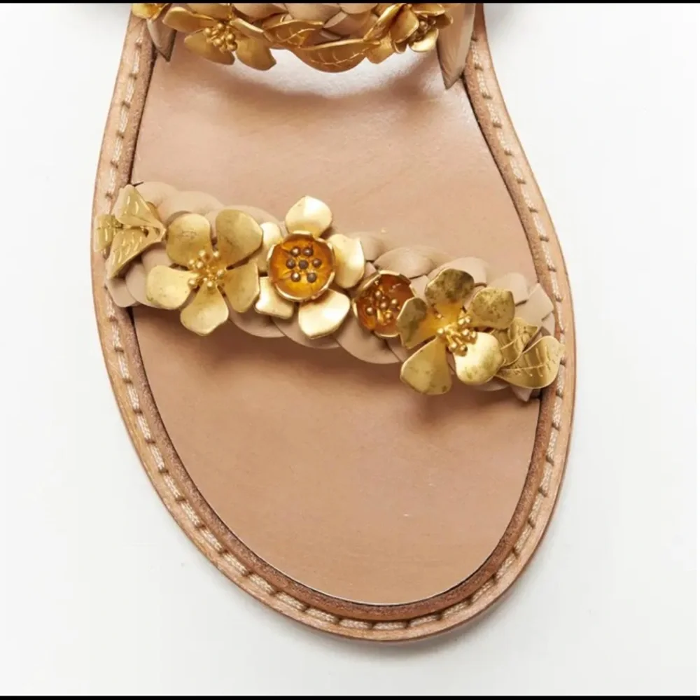 VALENTINO SANDALS
Beautiful sandals for many summer occasions for day or night - Picture 5 of 12